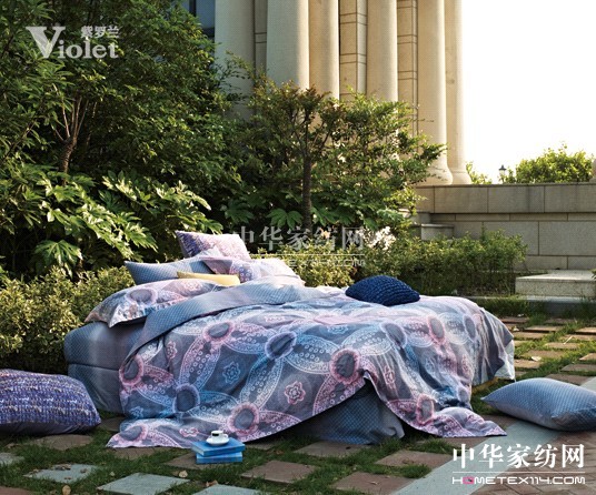 早春時節 于紫羅蘭傾聽雨落