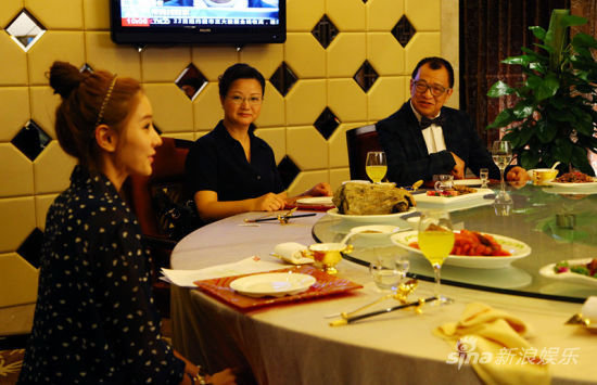 韓彩英《小兩口》陪客戶喝酒惹怒吳樾