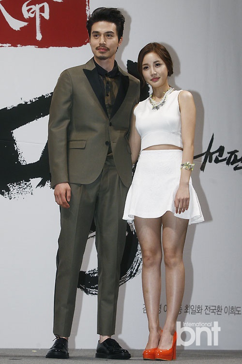 李棟旭宋智孝等出席《天命》發布會