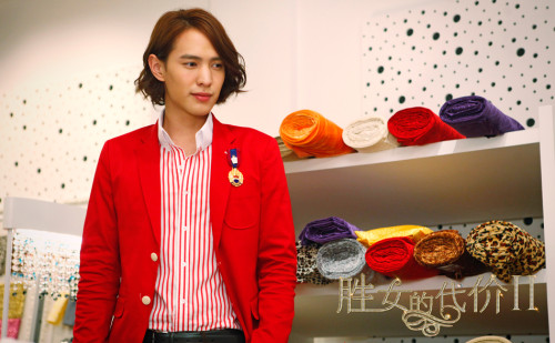 ����Ů�Ĵ��r2�����ڲ��������ɫ����