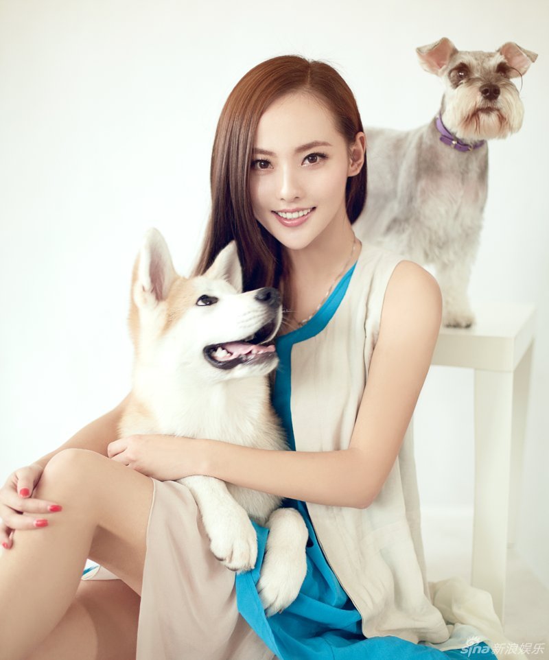 張嘉倪與狗狗親密寫真為保護動物代言