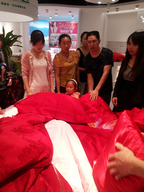 紫羅蘭工廠特賣會(huì)首日喜獲佳績(jī)